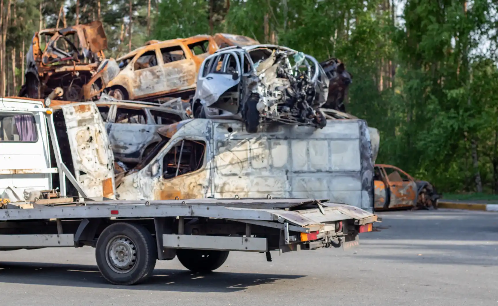 Free unwanted car removals in Melbourne with Southern Towing collecting a scrap vehicle for recycling